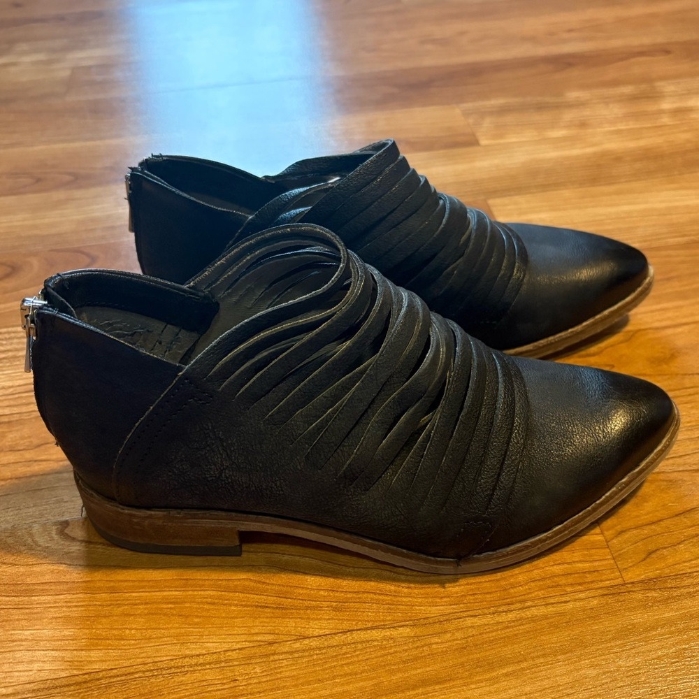 Free People Lost Valley Black Leather Distressed Ankle Bootie Size EU 36 US 6 - Picture 2 of 12